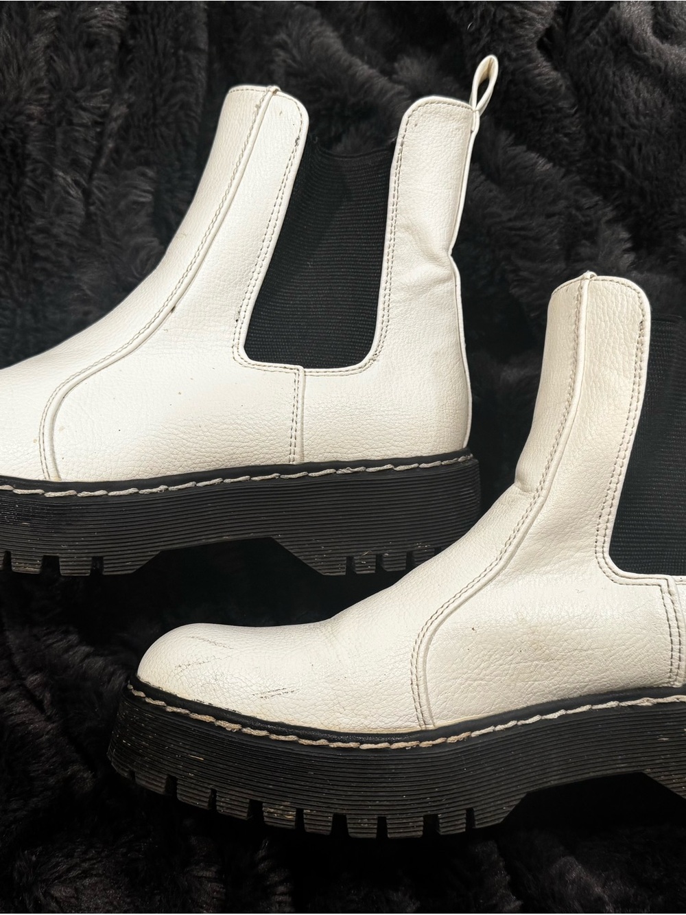 White Chelsea Lug Sole Boots - Women's Ankle Boot
